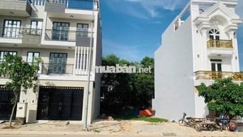 NGỢP QUÁ BÁN LỖ LÔ ĐẤT CỰC ĐẸP NGAY SÁT CHỢ ĐỨC HOÀ SHR,GIÁ 950TR/86M2