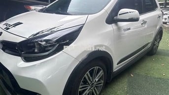 Kia Morning X Line đời 2022, màu trắng, phong cách