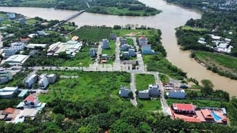 Tin Cực Hot. Bán 5 lô liền kề đối diện công viên ngay KDC Bửu Long