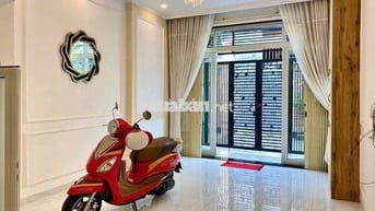 Nhà Mới HXH Ngay Công Viên Lê Thị Riêng - Đường CMT8 - Quận 3
