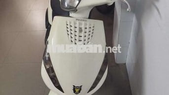 Xe máy Piaggio Zip màu trắng