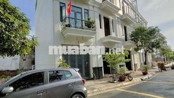 Bán nhà trong khu đồng bộ 1 trệt 2 lầu 1 ST 79m2 giá 3,5tỷ