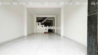 Mặt tiền DƯƠNG QUẢNG HÀM GÓC NGÃ 3