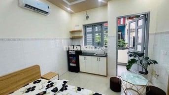 phòng ban công thoáng, Full nội thất, gần công viên Lê Thị Riêng