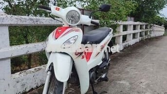 Xe máy SYM Angela màu trắng đỏ