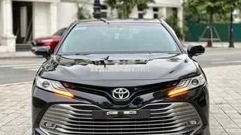 Toyota Camry 2.5Q 2021 màu đen full options