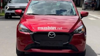 Mazda 2 AT 2023 màu đỏ, số tự động
