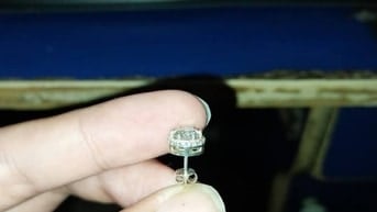 BÁN 1 BÔNG TAI BẠC 925 ĐÍNH ĐÁ MOISANITE