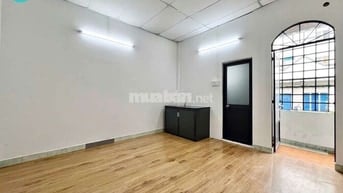 STUDIO BAN CÔNG - CỬA SỔ TRỜI  - NGAY NGÃ TƯ HÀNG XANH