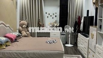 Bán nhà 31m2 MT 4m trung tâm Bồ Đề, Long Biên