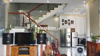 Bán gấp căn nhà 1trệt 1 lầu ( 3pn, 2wc ) giá 1,8 tỷ Hương lộ 9