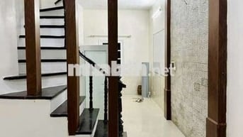 Bán nhà Hồ Tùng Mậu, 42m², 8 tỷ nhỉnh, nhà dân xây, gần phố, lô góc