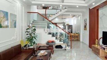 Đông Ngạc -  Ô tô đỗ cửa, 2 thoáng - Sát phố, gần hồ điều hoà.