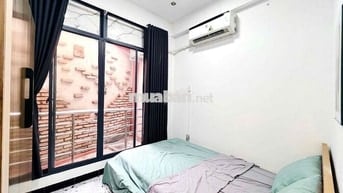 Căn hộ 2pn2wc, ban công thoáng mát, bàn ăn cho 4người, gần Quận 1,3,PN