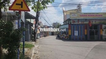 BÁN NHÀ LÔ GÓC KẾ BÊN SIÊU THỊ GO!