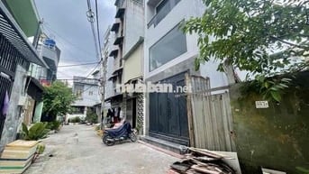 LÔ ĐẤT VUÔNG VỨC NỞ HẬU HẺM XE HƠI