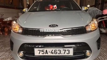 Kia Soluto 2020 số sàn 5 chỗ màu bạc