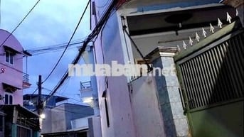 BÁN NHÀ 2 TẦNG NGAY SÁT MẶT TIỀN