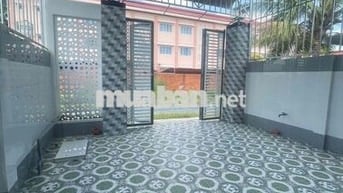 Ngay TRƯỜNG THCS Bàu Năng - nhà mới chưa sử dụng 100%