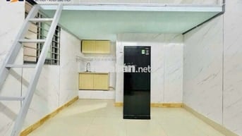 PHÒNG CÓ GÁC FULL NỘI THẤT MÁY LẠNH TỦ LẠNH NGAY KÊNH NƯỚC ĐEN