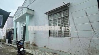 Nhà sieu rong 4 phòng Hẻm 30/4 giá tốt