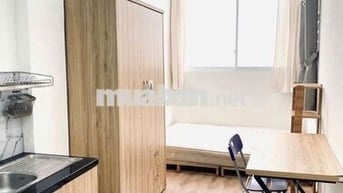 Phòng trọ studio giá rẻ cửa sổ lớn thoáng ngay trung tâm Quận 7