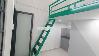 Trọ gác giá rẻ chỉ 4tr2 đứng k đụng đầu gần q1 và q2 ngay Tân Cảng