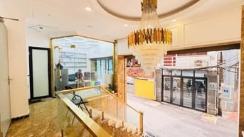 Bán nhà phố Võ Chí Công, tòa nhà 9 tầng, 1 hầm 200m2, MT 8m, 76 phòng
