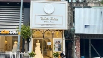 CHO THUÊ NHÀ NHƯ MỚI ỐP KÍNH MẶT TIỀN HỒ BÁ KIỆN Q10 GIÁ 30 TRIỆU