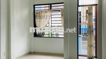 Share phòng trong nhà nguyên căn, có ban công thoáng mát