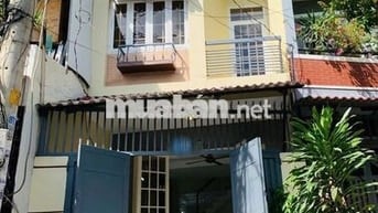 Nhà 2 tầng cho thuê rẻ, 11tr/tháng, mặt tiền ngay khu Độc Lập, chủ dễ