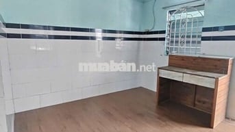 Phòng trọ ở lầu 2 sát đại hoc luât, 2,5tr/ tháng