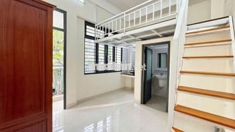 Gác lửng ban công siêu thoáng mát tại Thép Mới ngay chợ Hoàng Hoa Thám