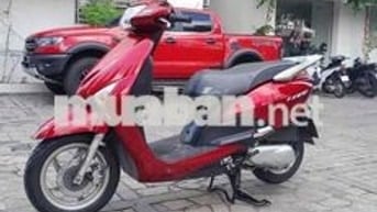 bán xe lead màu đỏ đang đi