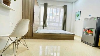 Phòng Studio cửa sổ thoáng, Full nội thất, Gần Cầu Đỏ Nguyễn Xí