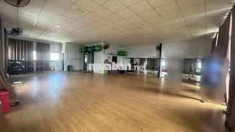 NHÀ 3 TẦNG TRỐNG SUỐT, DTSD: 450m2 GẦN BẾN XE TRUNG TÂM