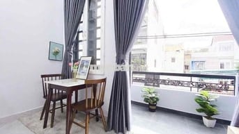 Phòng Ban Công lớn, Full nội thất mới Ngay Cạnh Bắc Hải Q10