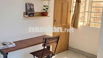 Phòng full nội thất, máy lạnh, ban công