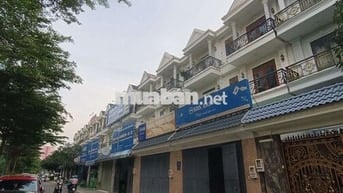 Biệt thự liền kề 5x25 ( 3 tầng) đối diện 8 lốc chung cư