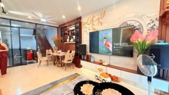 CHÍNH CHỦ BÁN NHÀ CẦU GIẤY, SÁT PHỐ, Ô TÔ 7 CHỖ QUA NHÀ 54m, 19,8 TỶ
