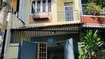Nhà 2 tầng cho thuê rẻ, 11tr/tháng, mặt tiền ngay khu Độc Lập, 52m2
