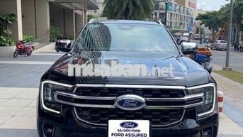 Ford Everest Titanium 2023 màu đen