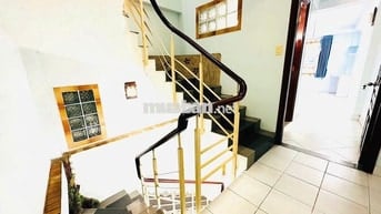 Nhà 4 tầng ( sân thượng) thoáng mát, hoàn công đủ.