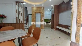 Nhà mới Cầu Giấy - Xe hơi đỗ cửa - 31m2 CHỈ 10 tỷ - Có tháng máy