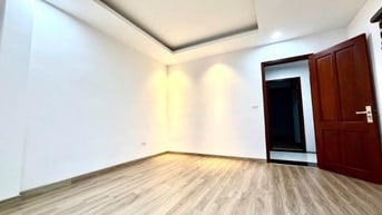 Bán nhà 5 tầng, gần chợ, ô tô vào gara, giá 12.2 tỷ