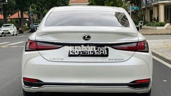 Lexus ES 2023 300h - 20000 km