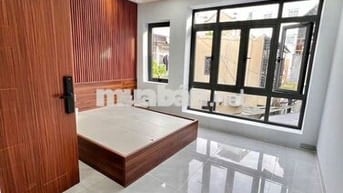 PHÒNG MỚI ! FULL NỘI THẤT CAO CẤP BAN CÔNG LỚN Ở BINH THẠNH GIÁP Q1,Q3