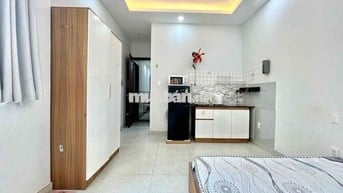 Căn hộ full nội thất cửa sổ lớn ngay chở Bà Chiểu gần Q1