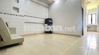 CHO THUÊ 1 PHÒNG CÓ 2PN BÊN TRONG 40M2 NHÀ MẶT TIỀN NGUYỄN THỊ THẬP