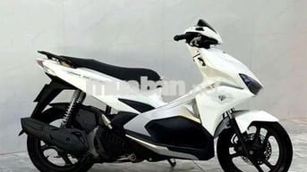 Xe máy Honda Airblade màu trắng zin đẹp leng keng